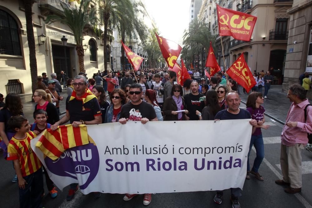 Manifestación en Valencia con motivo del 25 d'Abril