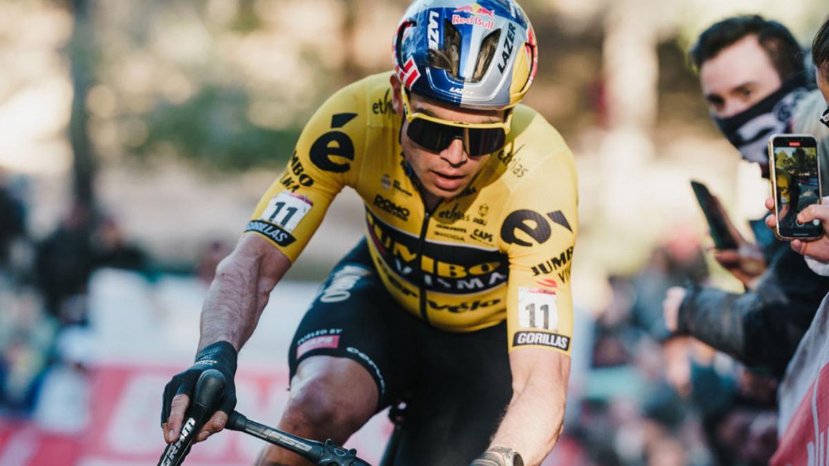 Wout van Aert (Jumbo-Visma) fue una de las referencias de la Copa del Mundo de Ciclocross UCI – Benidorm Costa Blanca 2023.