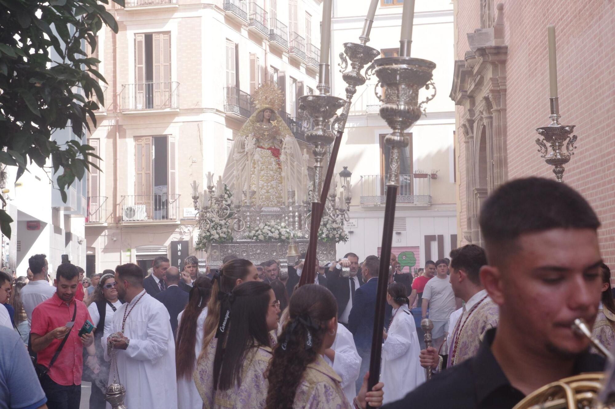 La Virgen del Sagrario, de la hermandad de Verdad y Sagrario (Carranque) sale de San Julián para el traslado al altar de la Agrupación de Cofradías, que presidirá con motivo de la festividad del Corpus en Málaga