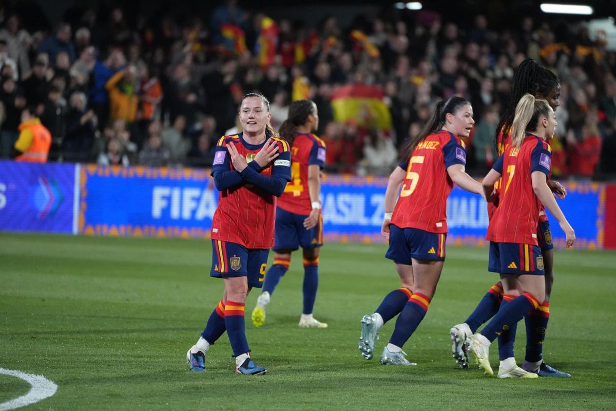 Claudia Pina celebra el 2-0.