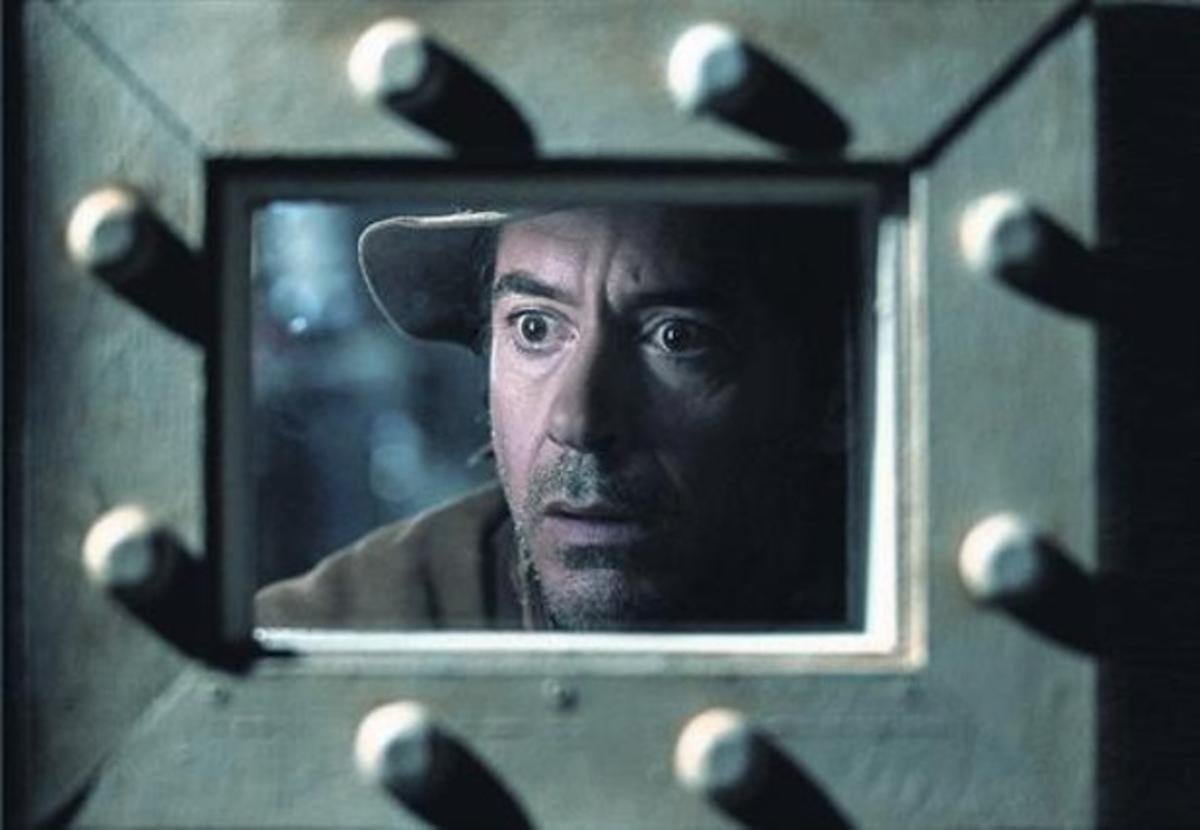 Robert Downey Jr., caracteritzat com a Sherlock Holmes a la cinta de Guy Ritchie.