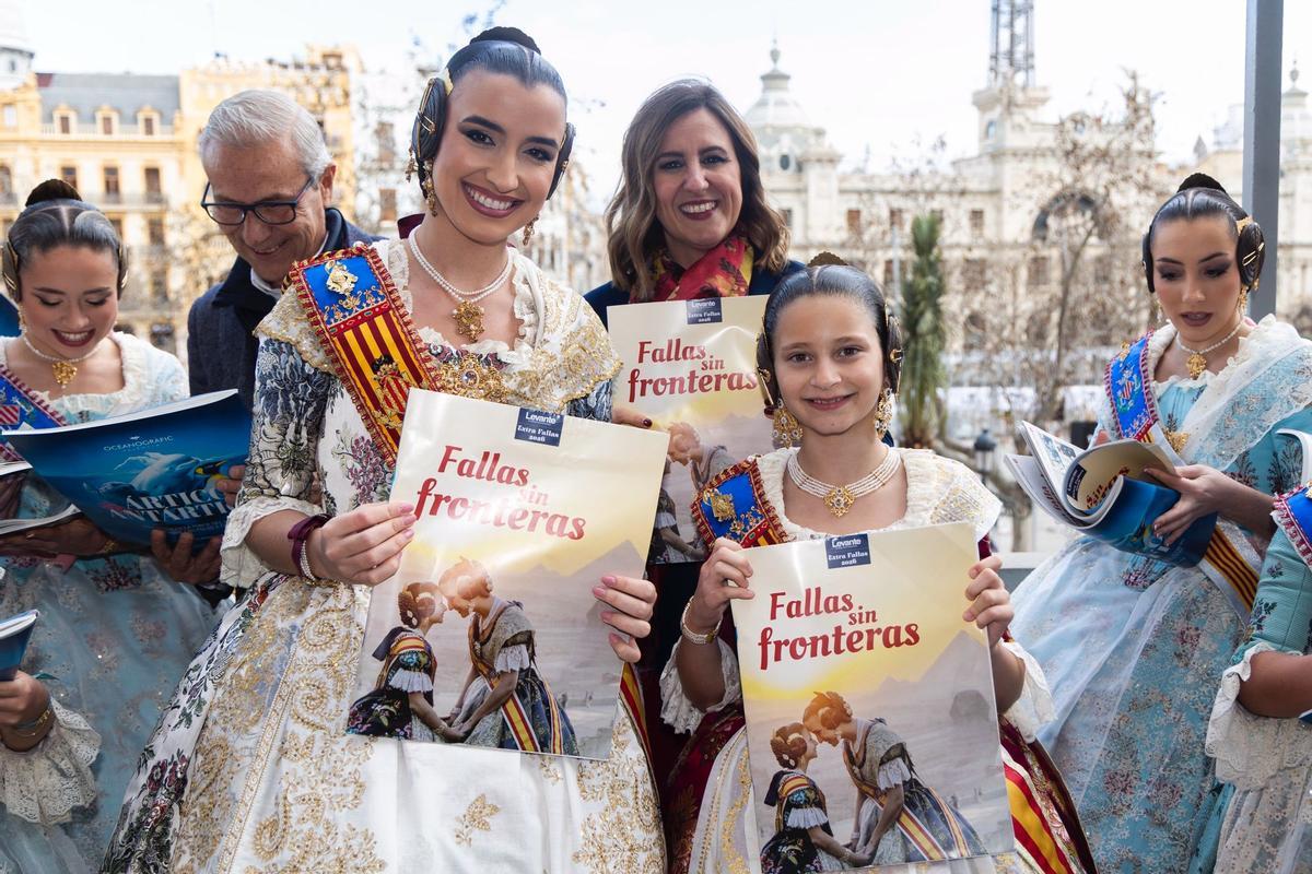 El Extra de Fallas de Levante-EMV llega al balcón del Ayuntamiento
