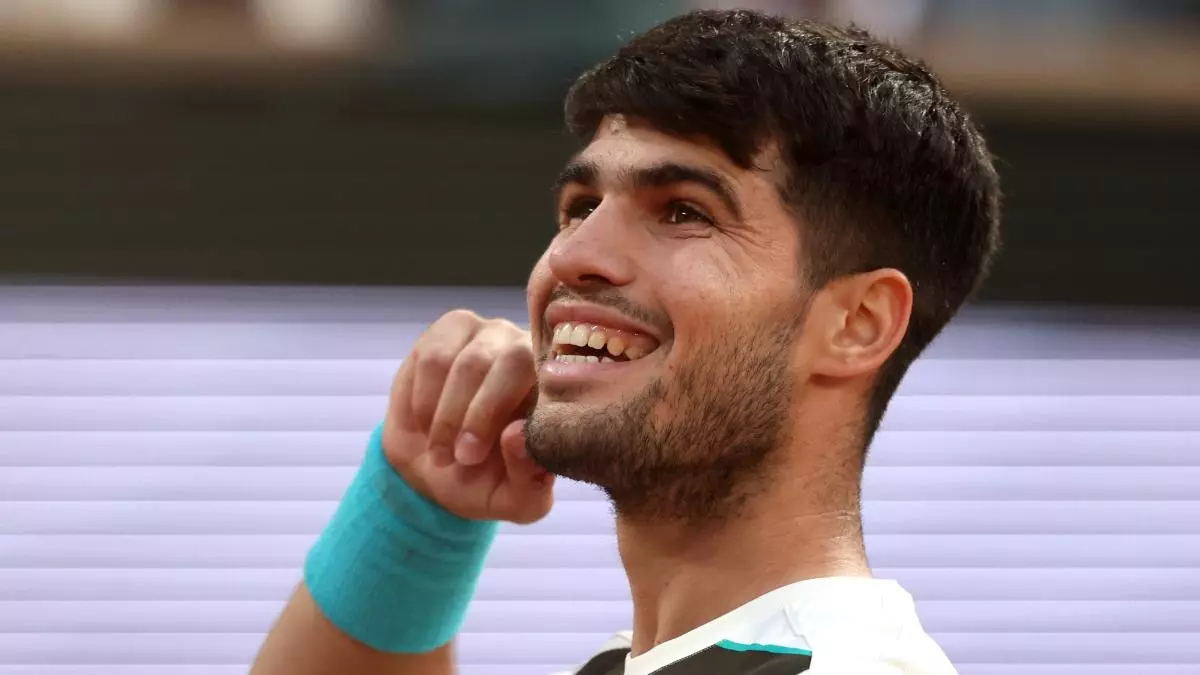 Equípate como Carlos Alcaraz para reinar sobre la hierba: hasta la raqueta con la que juega en Queen's