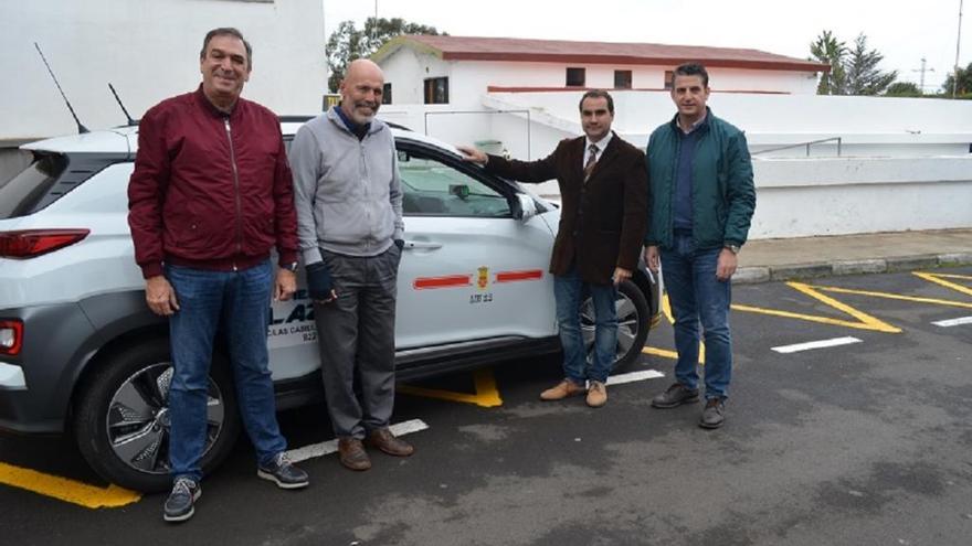 Tacoronte estrena el primer taxi con motor completamente eléctrico