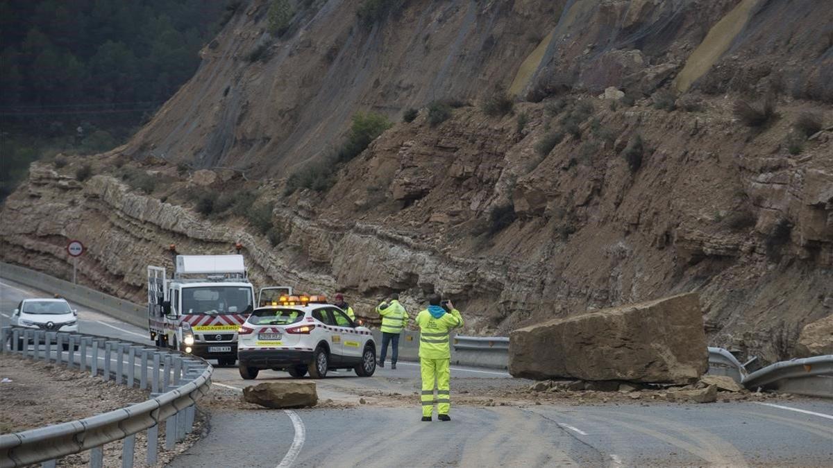 Desprendimiento en la carretera N-420 en Caseres (Terra Alta)