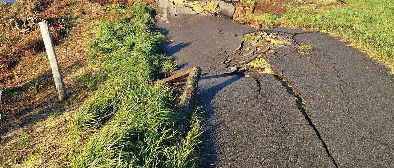 Tramo hundido del camino de la Senda Norte entre Arnao y El Puerto.