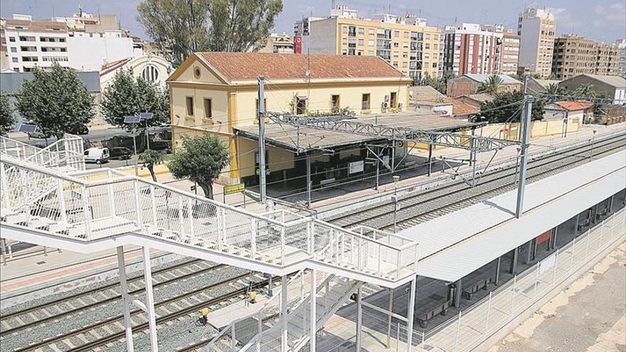 Vila-real apoya a Acudim y reclama un paso subterráneo en la estación