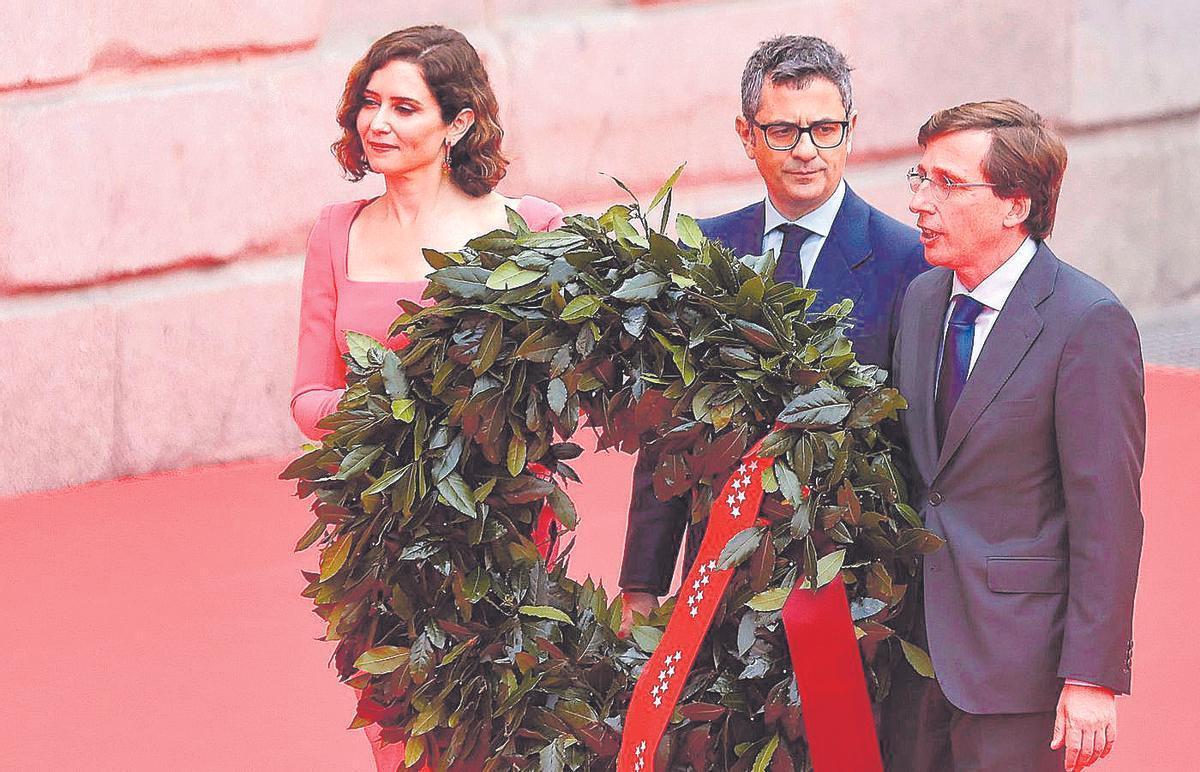 Fotografía del acto cívico-militar del 2022. El año pasado, Bolaños sí participó en el homenaje del Dos de Mayo junto a Ayuso y Almeida.