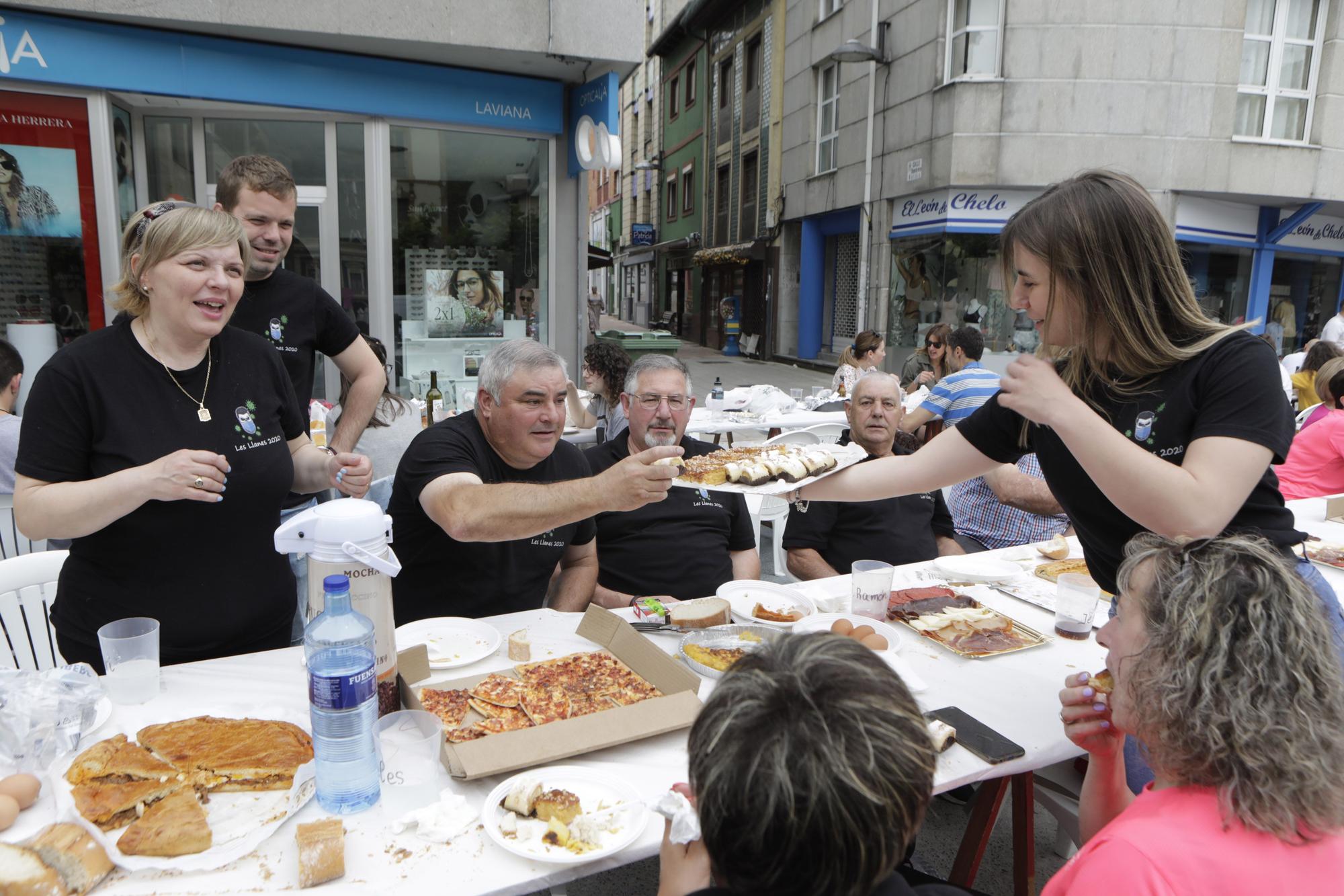 Comida en la calle de Laviana