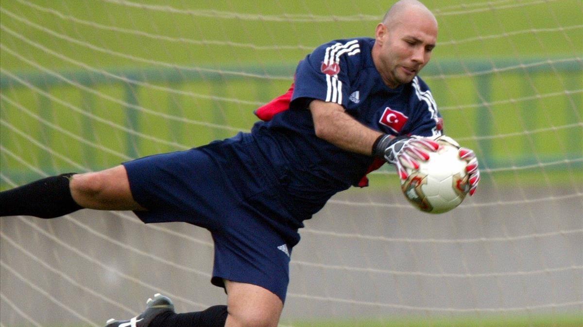 undefined324297 turkey s national soccer team goalkeeper omer catkic dives f170828200530