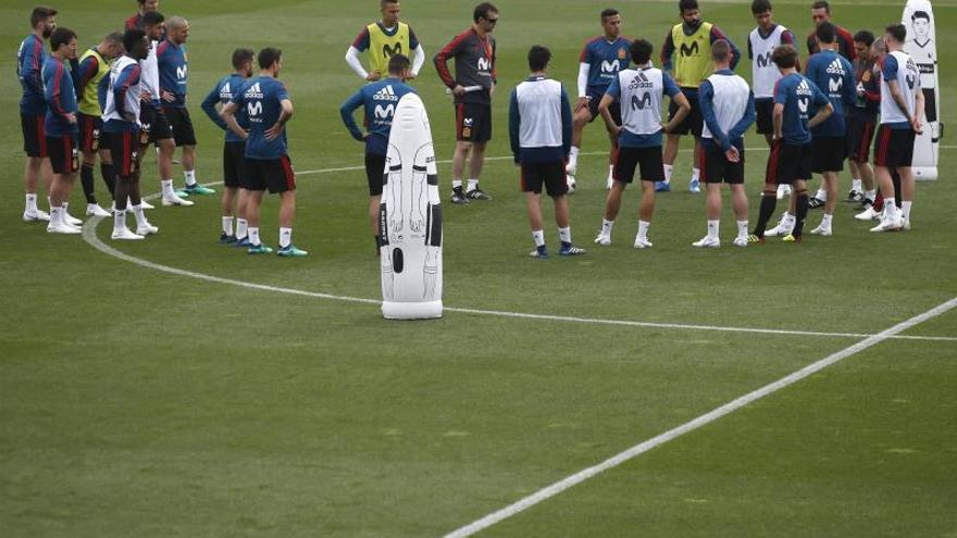 España se entrena sin Monreal