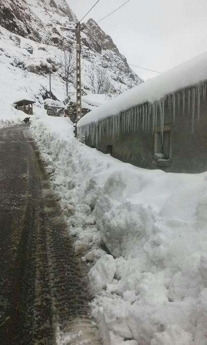 La nieve cubre de blanco el valle de Lago