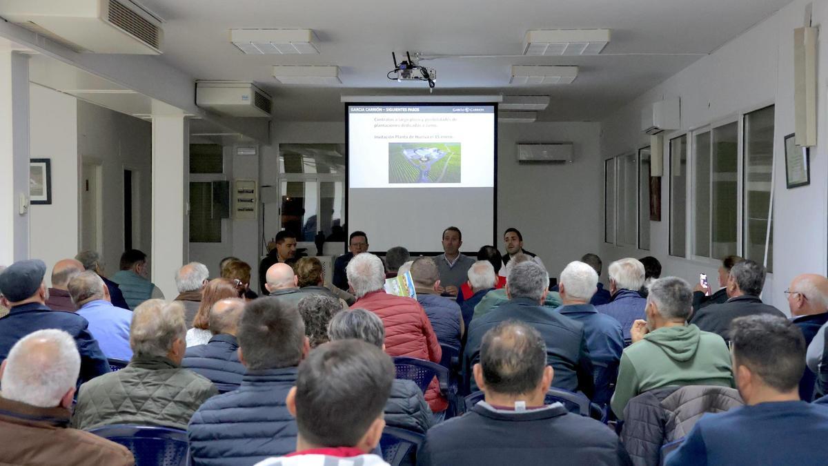 Asamblea informativa en Fuente Palmera sobre el proyecto de García Carrión.