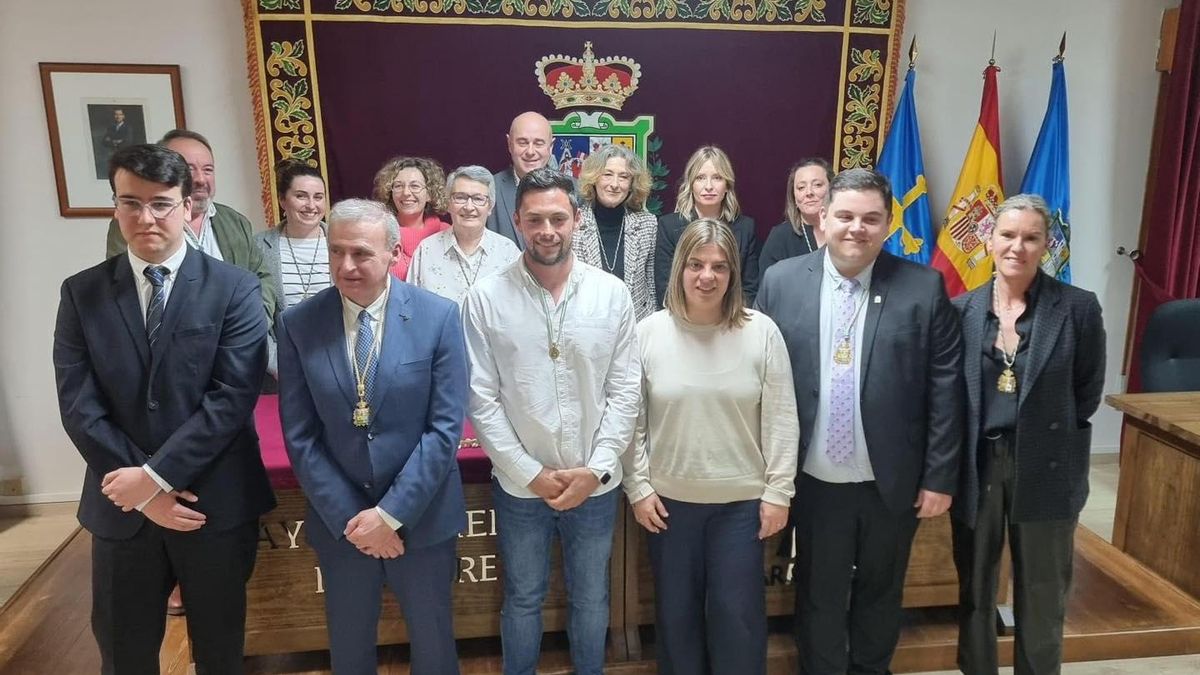 Fotografía de familia del homenaje a Pedro Vázquez Llenín.