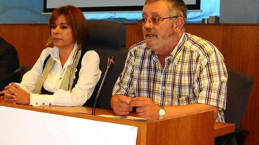 Clara Millán y Xosé Manuel Pazos, uno de los que votaron a favor de quitarle el sueldo de alcaldesa.