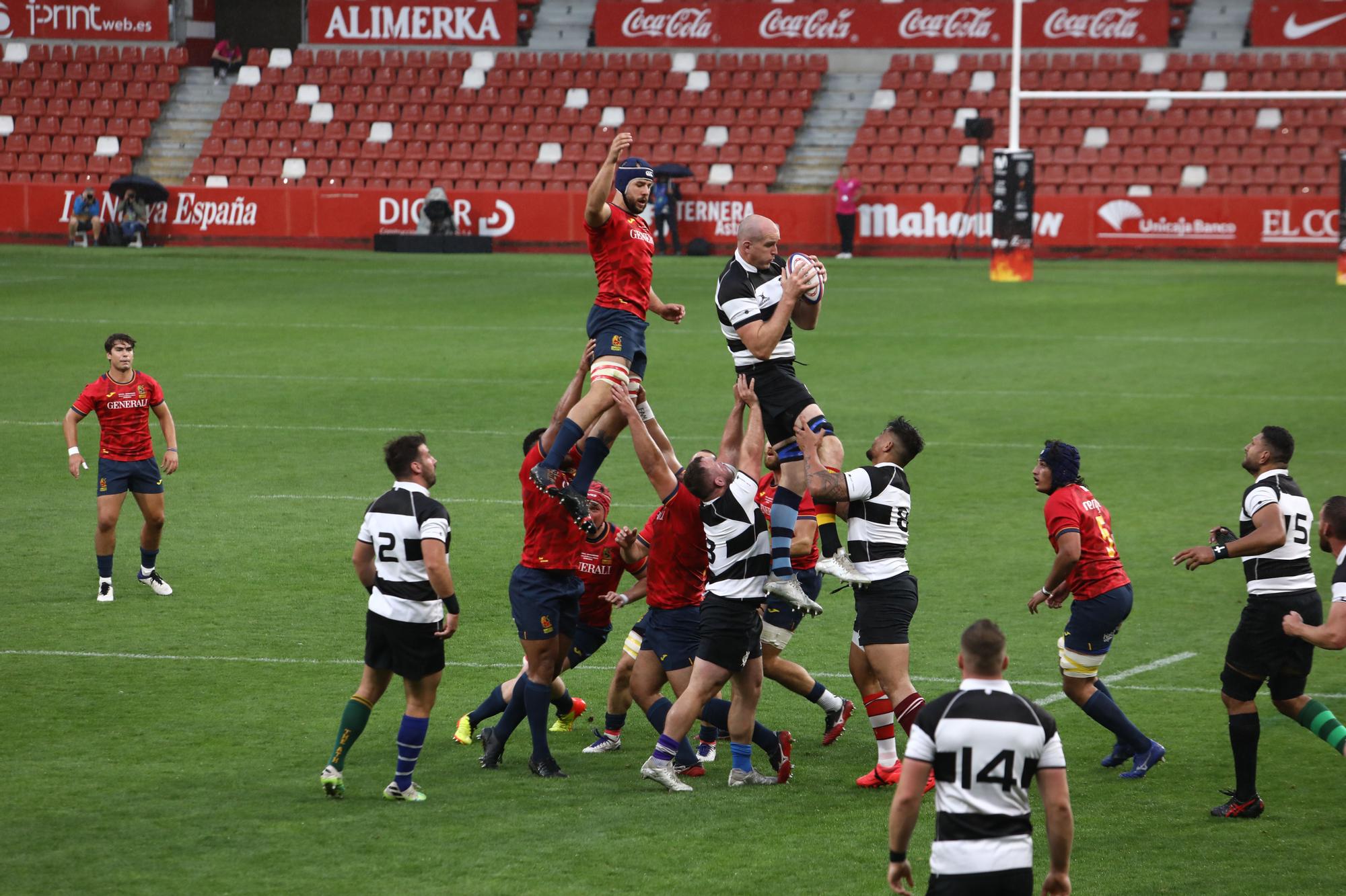 Así fue la visita de los Barbarians a Gijón: partido contra España y visita a la Laboral