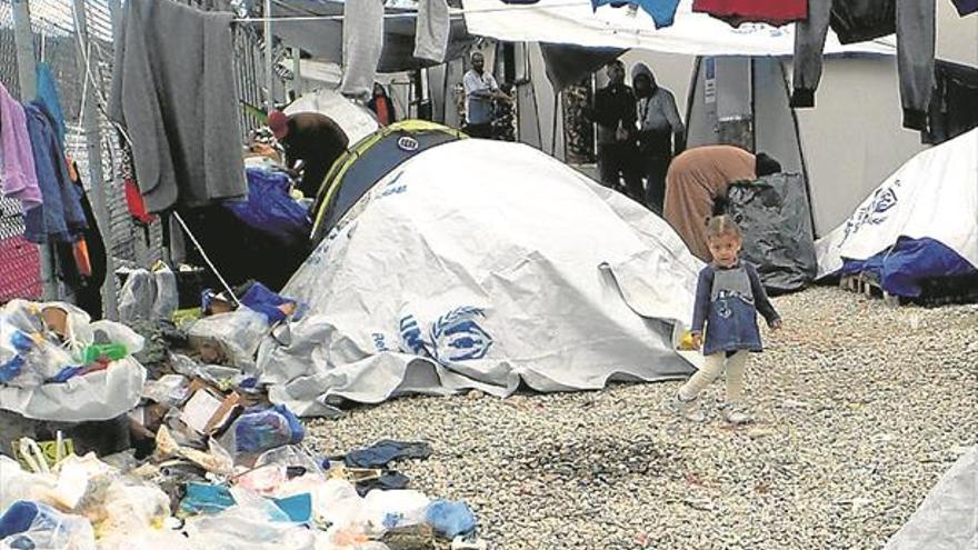 Grecia tiene confinados en las islas del Egeo    a 15.000 refugiados