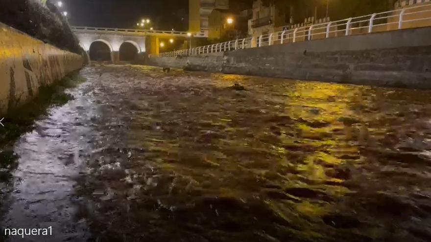 El barranco a su paso por Náquera, anoche.