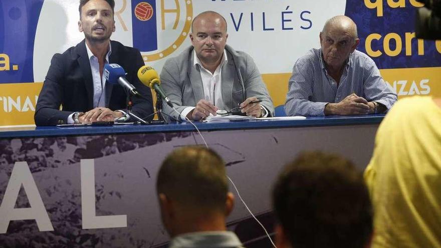 Alan Menéndez, José Manuel Álvarez y Julio Scheilch durante la rueda de prensa