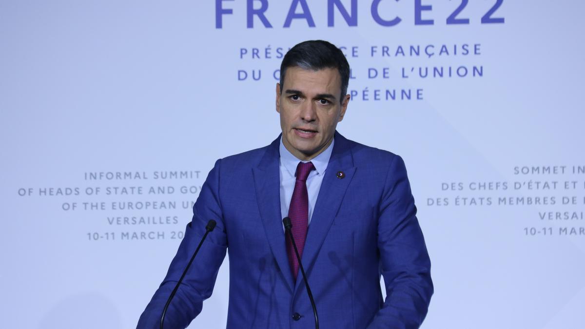 El president del govern espanyol, Pedro Sánchez, durant una roda de premsa després de la cimera informal a Versalles