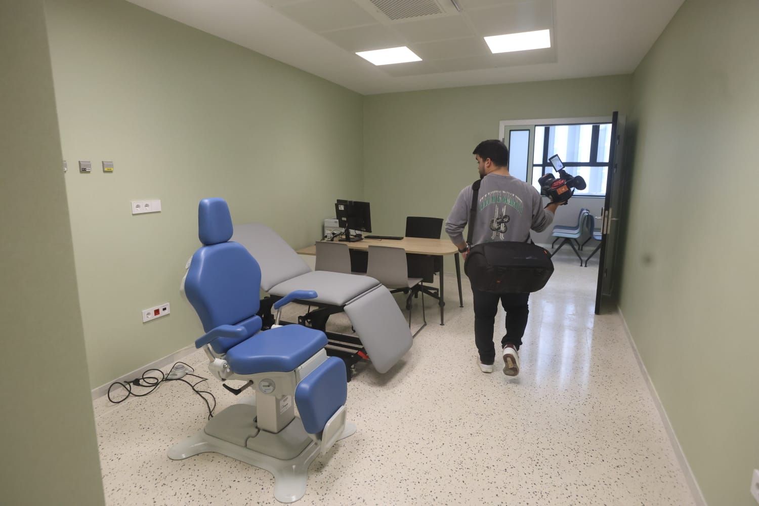 El nuevo centro de consultas externos del hospital Clínico comienza a funcionar.