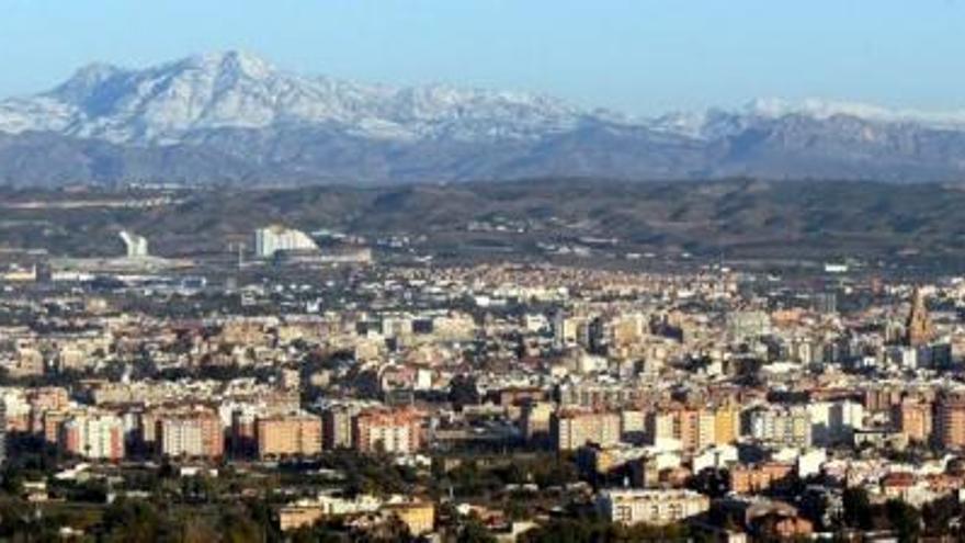 Panorámica del municipio de Murcia, donde las parcelas agrícolas han dejado paso con los años a las viviendas y a las construcciones industriales.