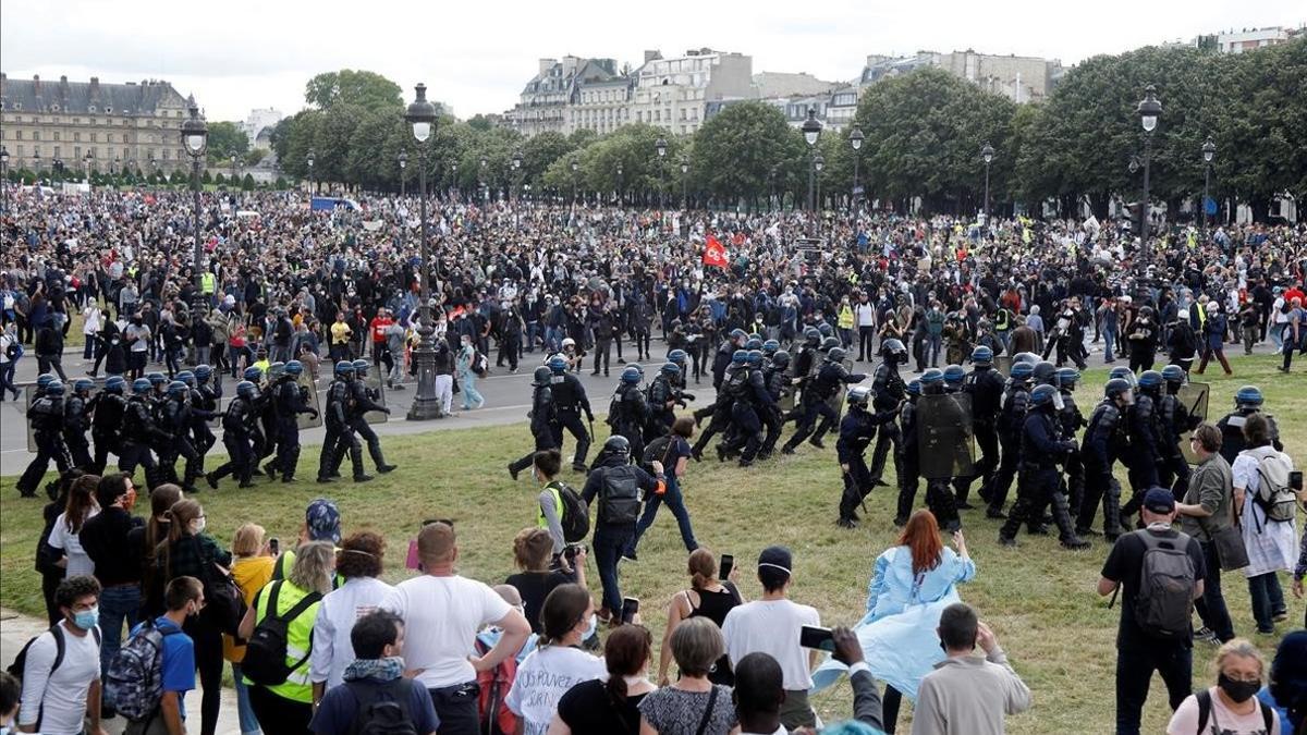 Enfrentamientos con la policía durante la manifestación de París.