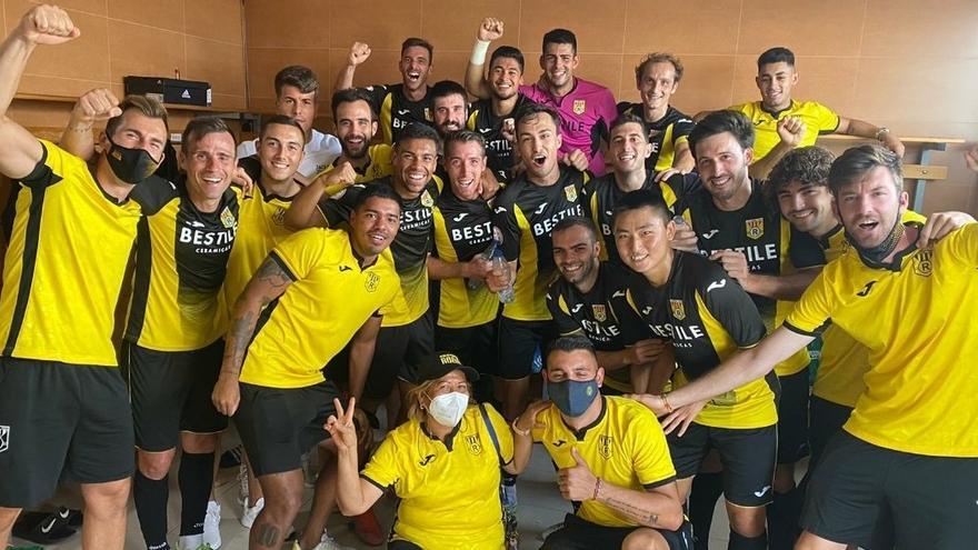 Los jugadores del Roda celebran la victoria tras el encuentro.