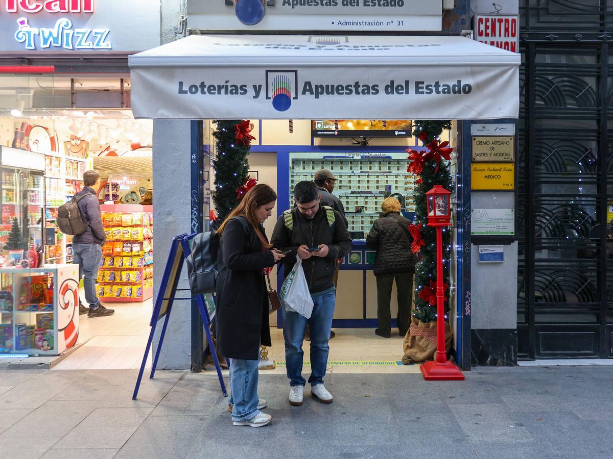 VALENCIA VLC COLAS EN LAS ADMINISTRACIONES DE LOTERIA EN VALENCIA