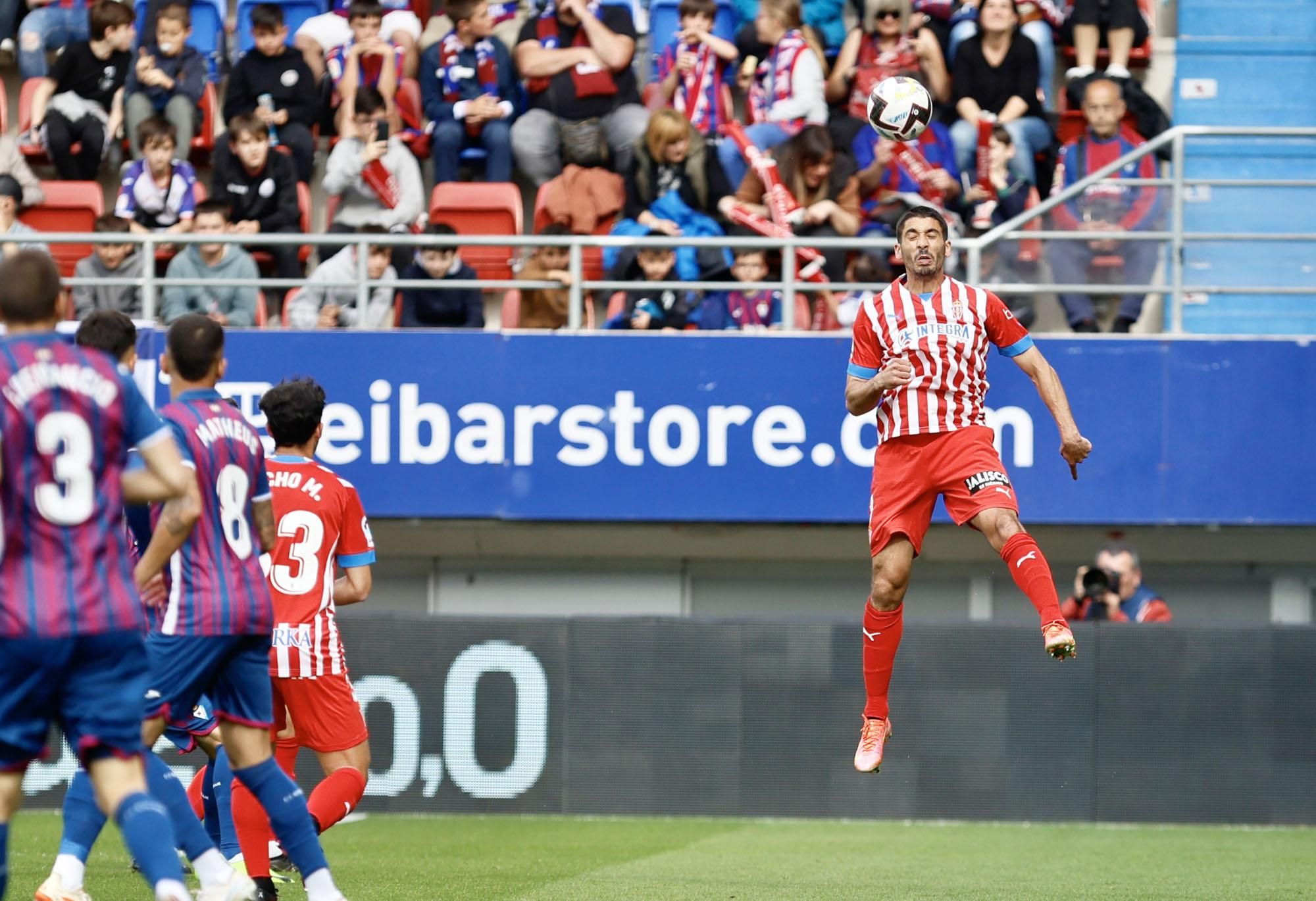 En imágenes: un repaso visual a la trayectoria de José Ángel "Cote" en el Sporting