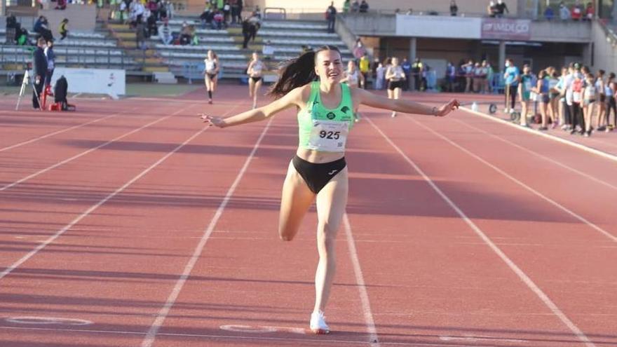 Carmen Avilés luchará por las medallas en el 400 del Nacional de atletismo