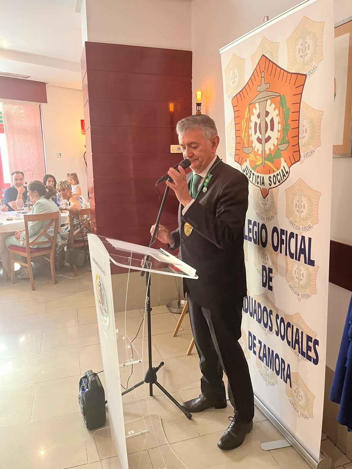 Isaac Macías, decano del Colegio de Graduados Sociales de Zamora, durante su discurso.