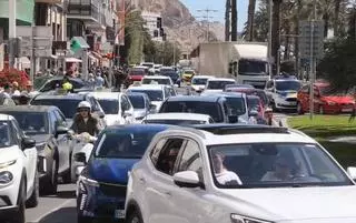 Caos de tráfico en el centro de Alicante por la llegada de miles de cruceristas