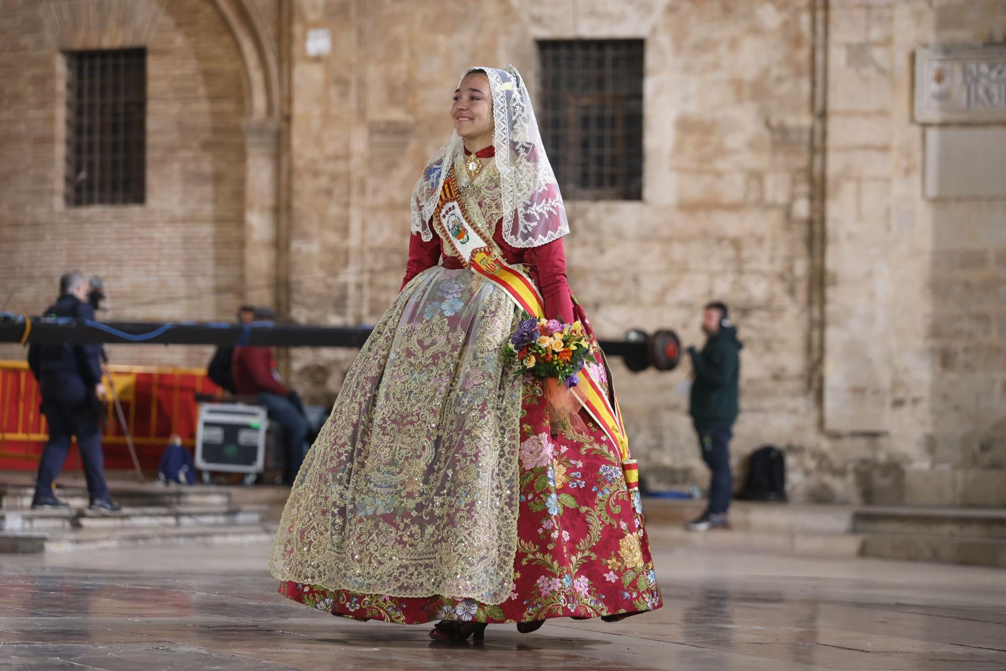 Las falleras mayores de las comisiones en la Ofrenda del 18 de Marzo (y II)