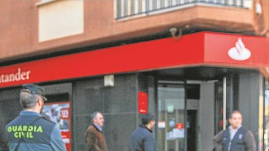 Se enfrentan a 8 años por atracar un banco de Nules con un butrón