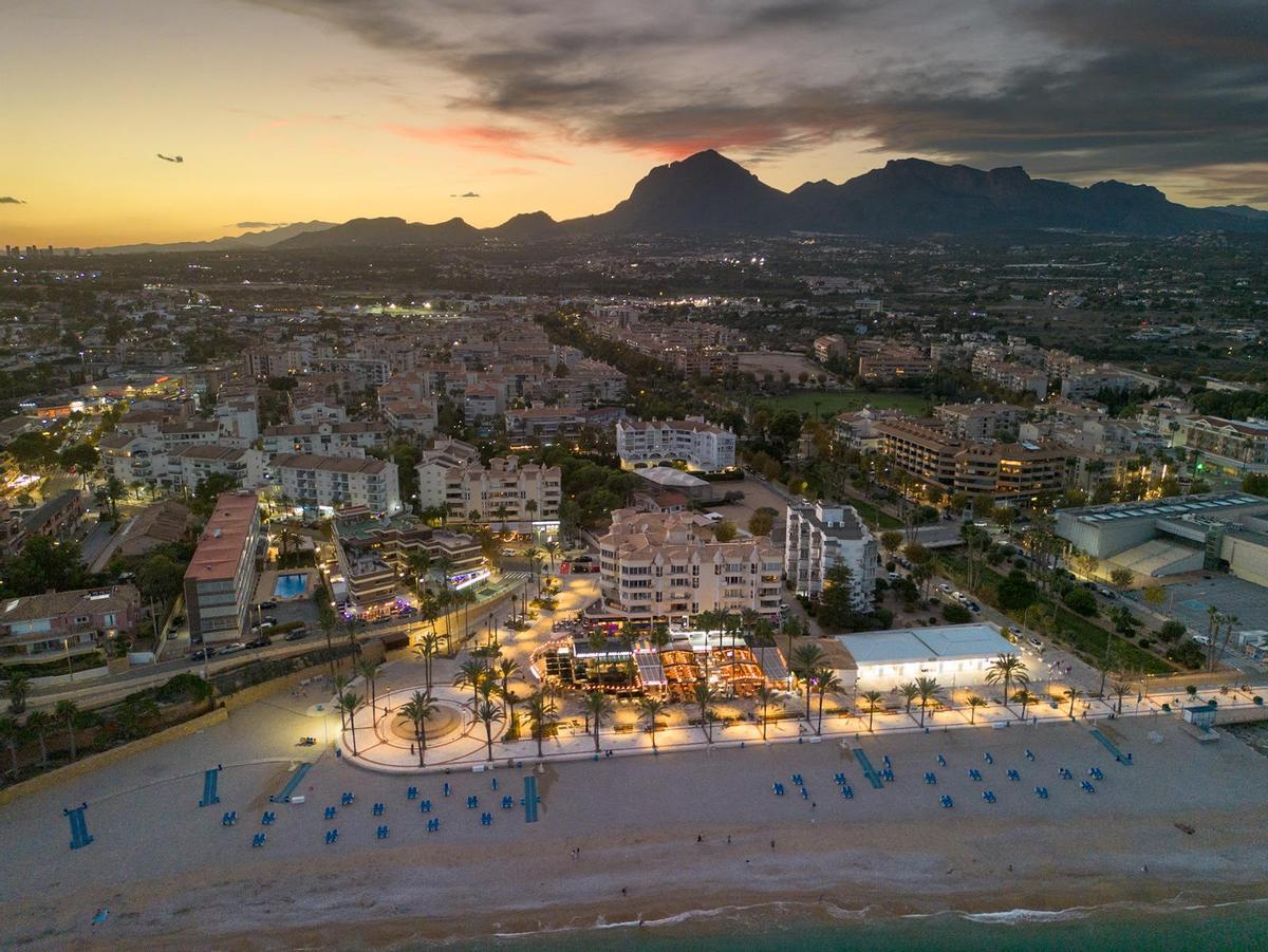Imagen del Paseo de las Estrellas, lugar de interés de los turistas internacionales de l' Alfàs.