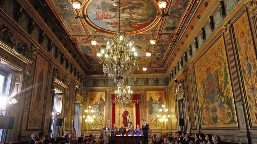 Protagonistas del acto al llegar a la Diputación.