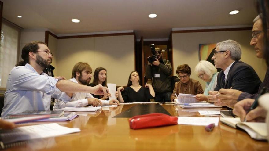 Podemos reclama el apoyo de IU para optar a la presidencia del Principado frente al PSOE