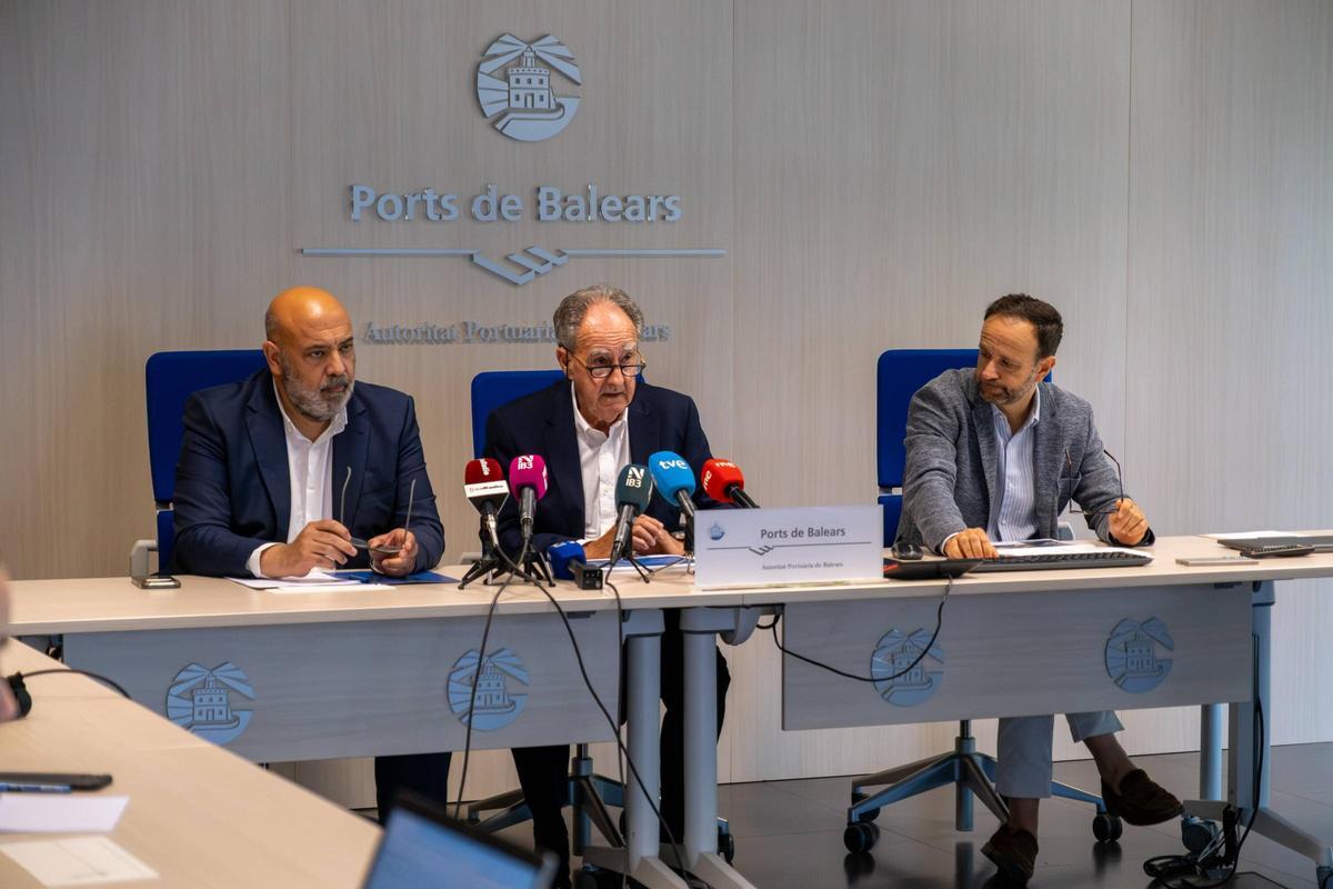 El alcalde de Palma, Jaime Martínez; el presidente de la APB, Jaivier Sanz, y el director de la entidad portuaria, Toni Ginard.