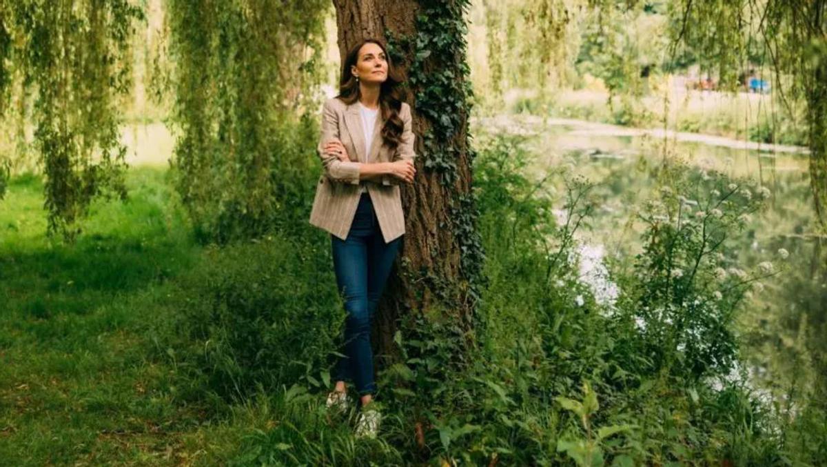 Kate Middleton publica una nueva fotografía y anuncia que reaparecerá en público este sábado