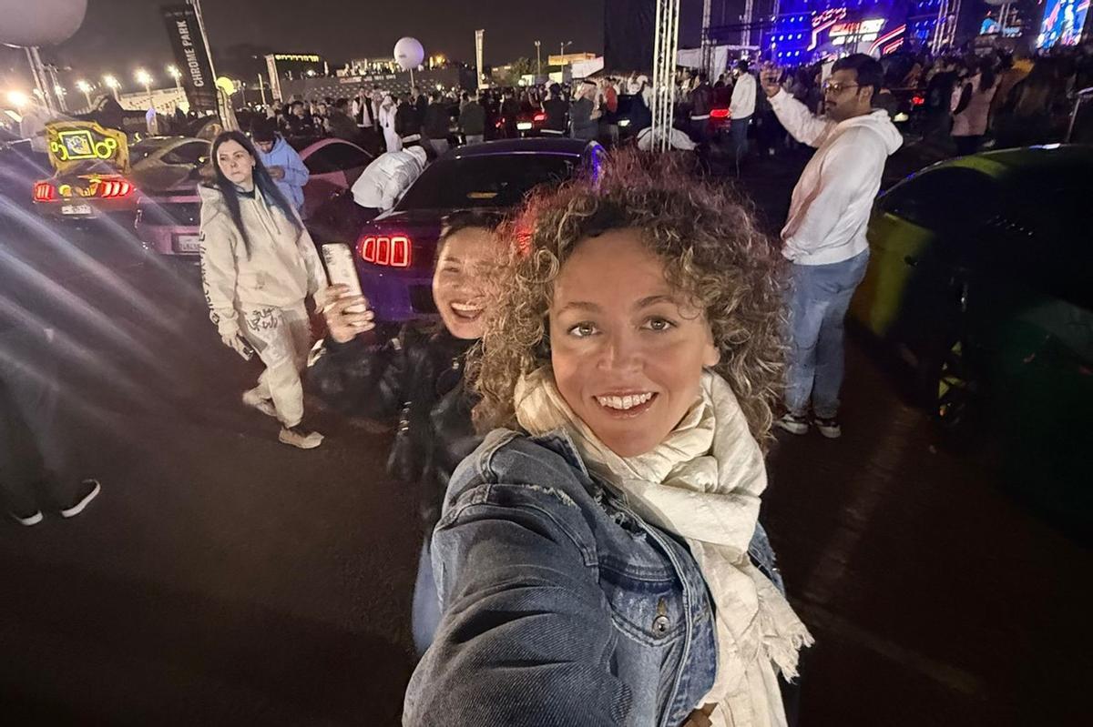 Noemí, en una zona de ocio nocturno en Doha.