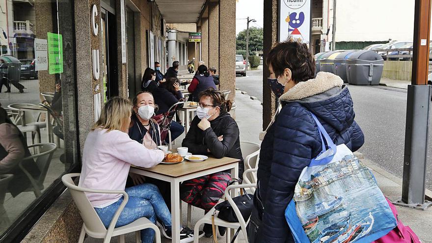 El último café antes del cerrojazo de Soutomaior, único concello en situación de máximo riesgo