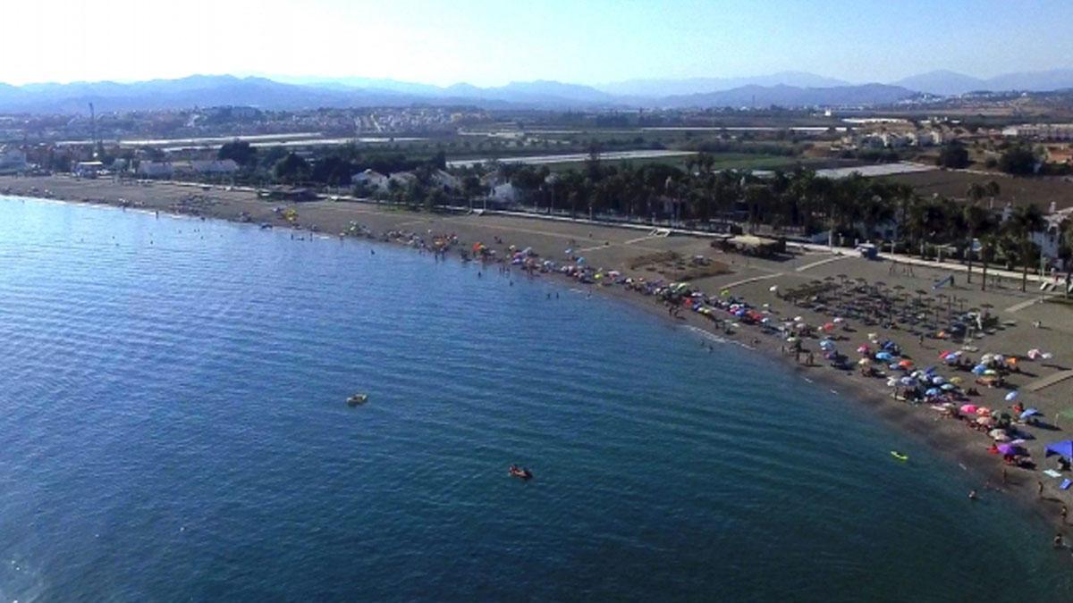 El hombre de 65 años ha fallecido en una playa de Torre del Mar.