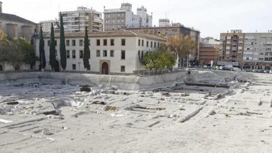 La lona geotextil que protege los restos del yacimiento de San Esteban será renovada después de siete años.
