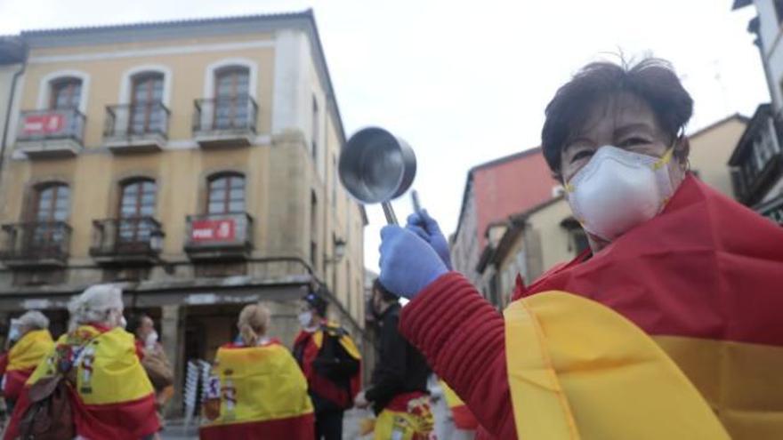 VÍDEO: Caceroladas en Avilés y Gijón contra la gestión del gobierno