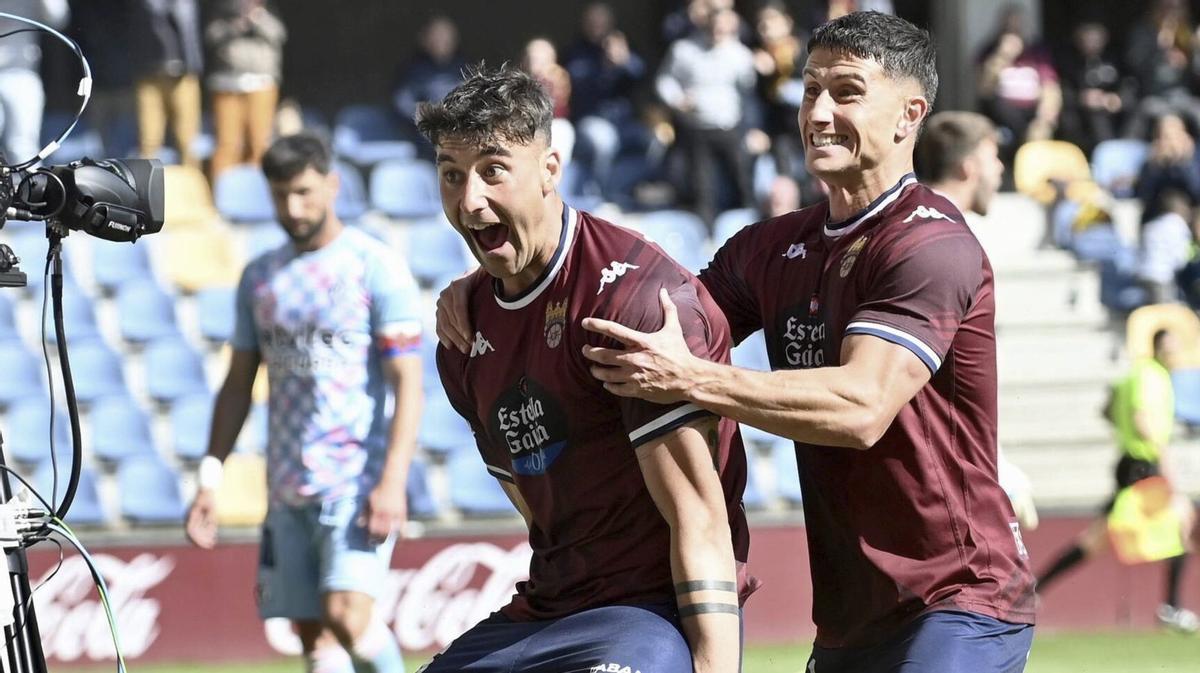 Alain Ribeiro celebra su tercer gol de la tarde.