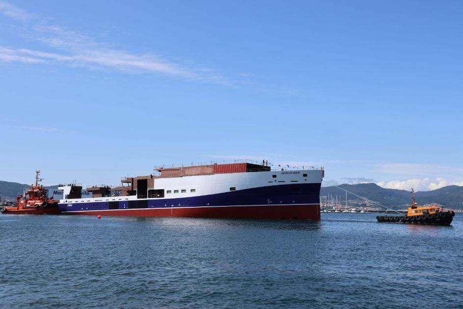 El "Odón de Buen" toca el agua en Vigo