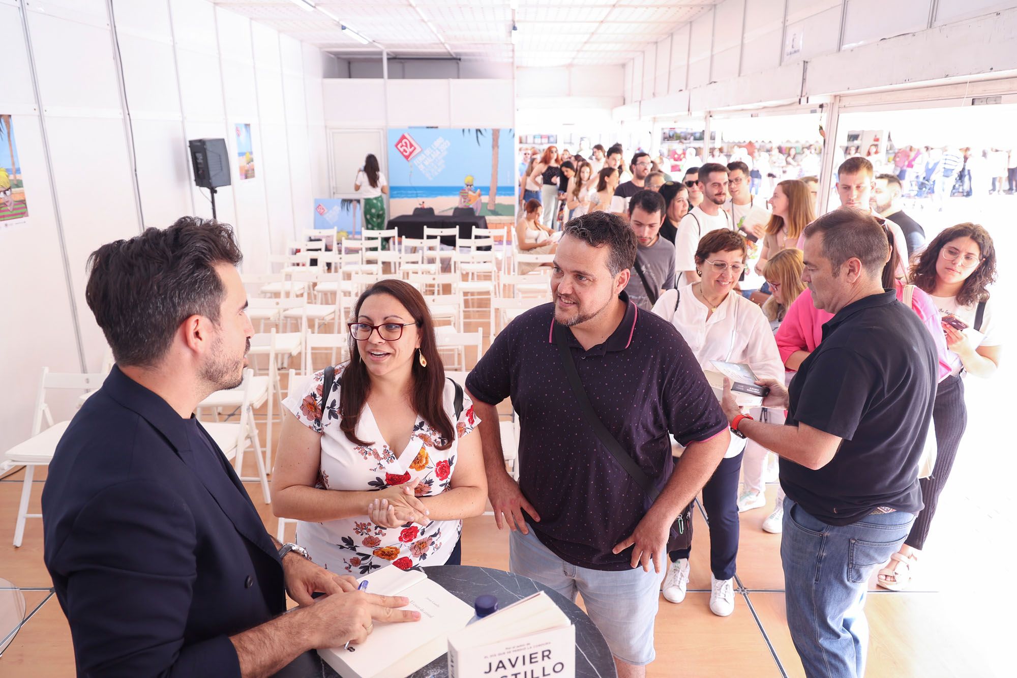 Firma de libros de Javier Castillo en la Feria del Libro de Málaga