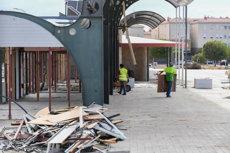 Estado de abandono del antiguo mercado de los sabores de Vecindario