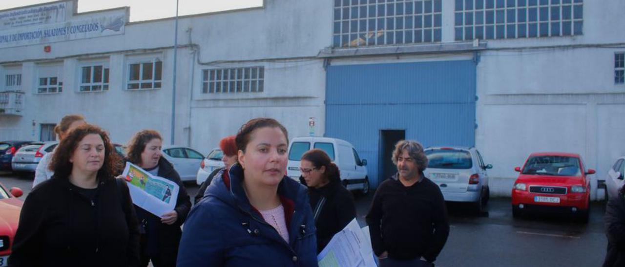 La delegada de CIG, Mar Vila López, frente a Coinba.